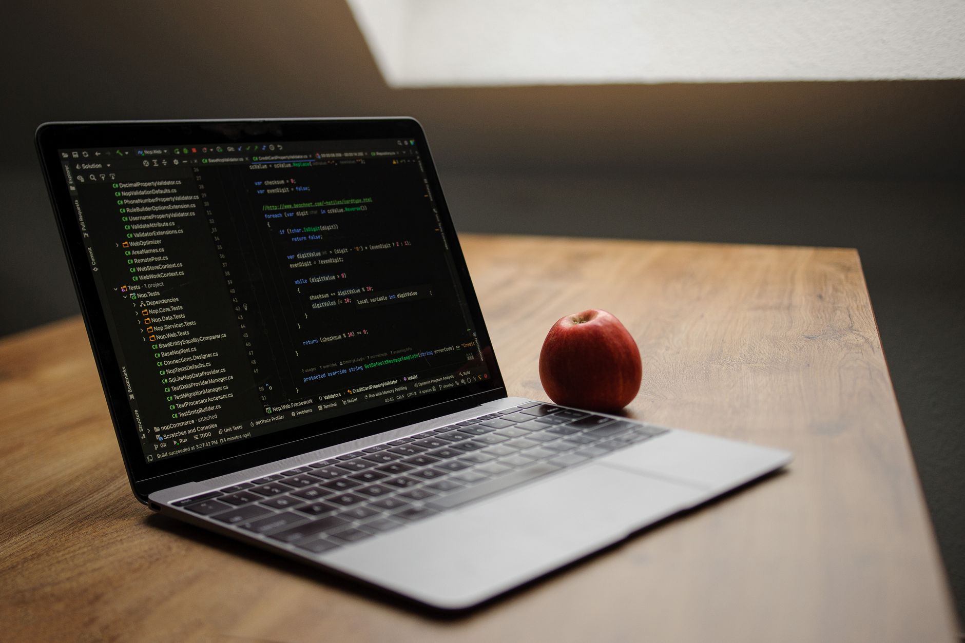 Python自动化工具在macOS Dark Mode环境中的适配方案与实战案例——以影刀RPA为例