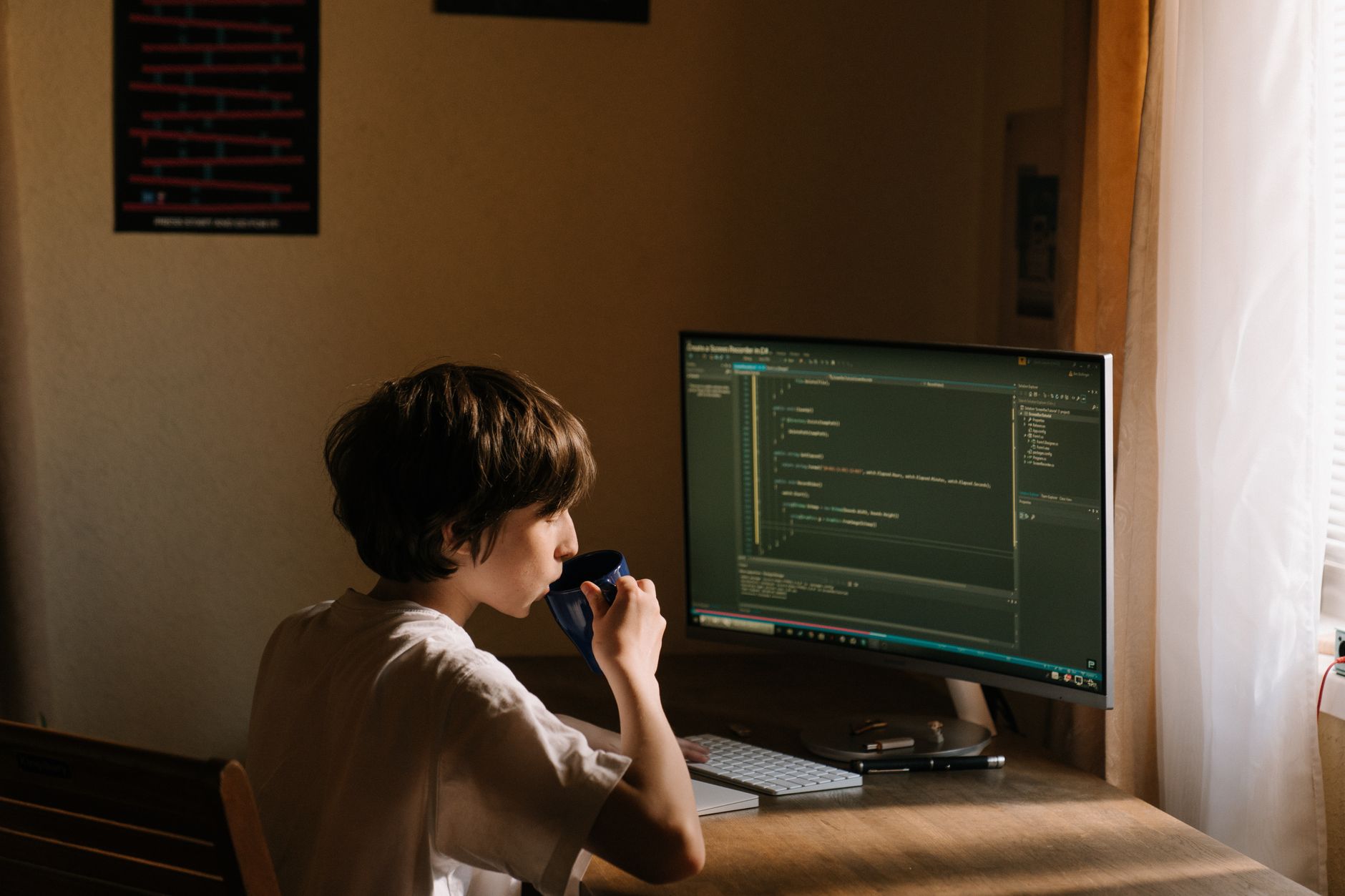 企业级舆情监控实战：基于Python的社交媒体数据实时抓取与预警系统