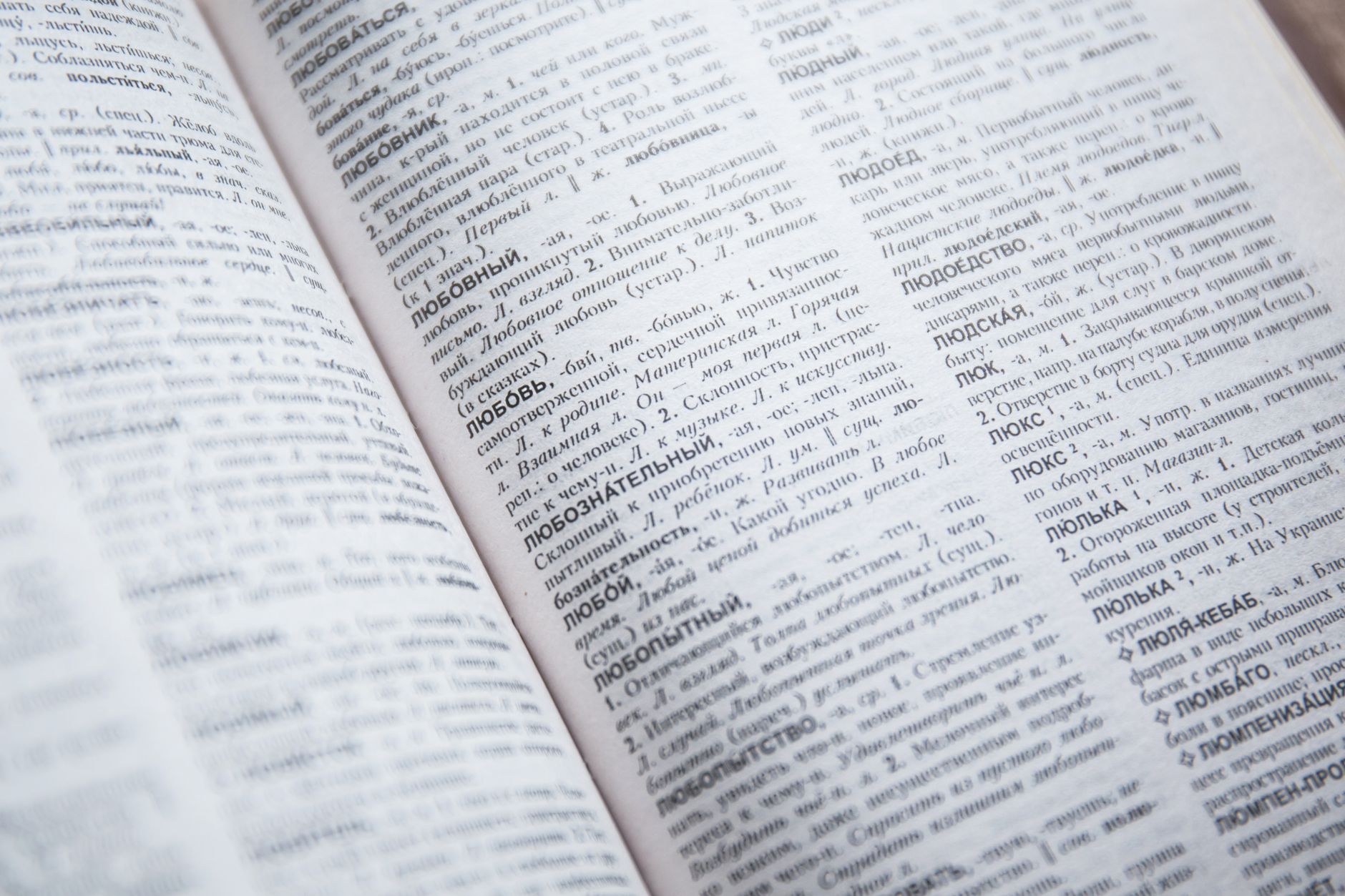 企业视频转文字准确率提升实战指南：从词典配置到全流程优化（含全国本地企业案例）