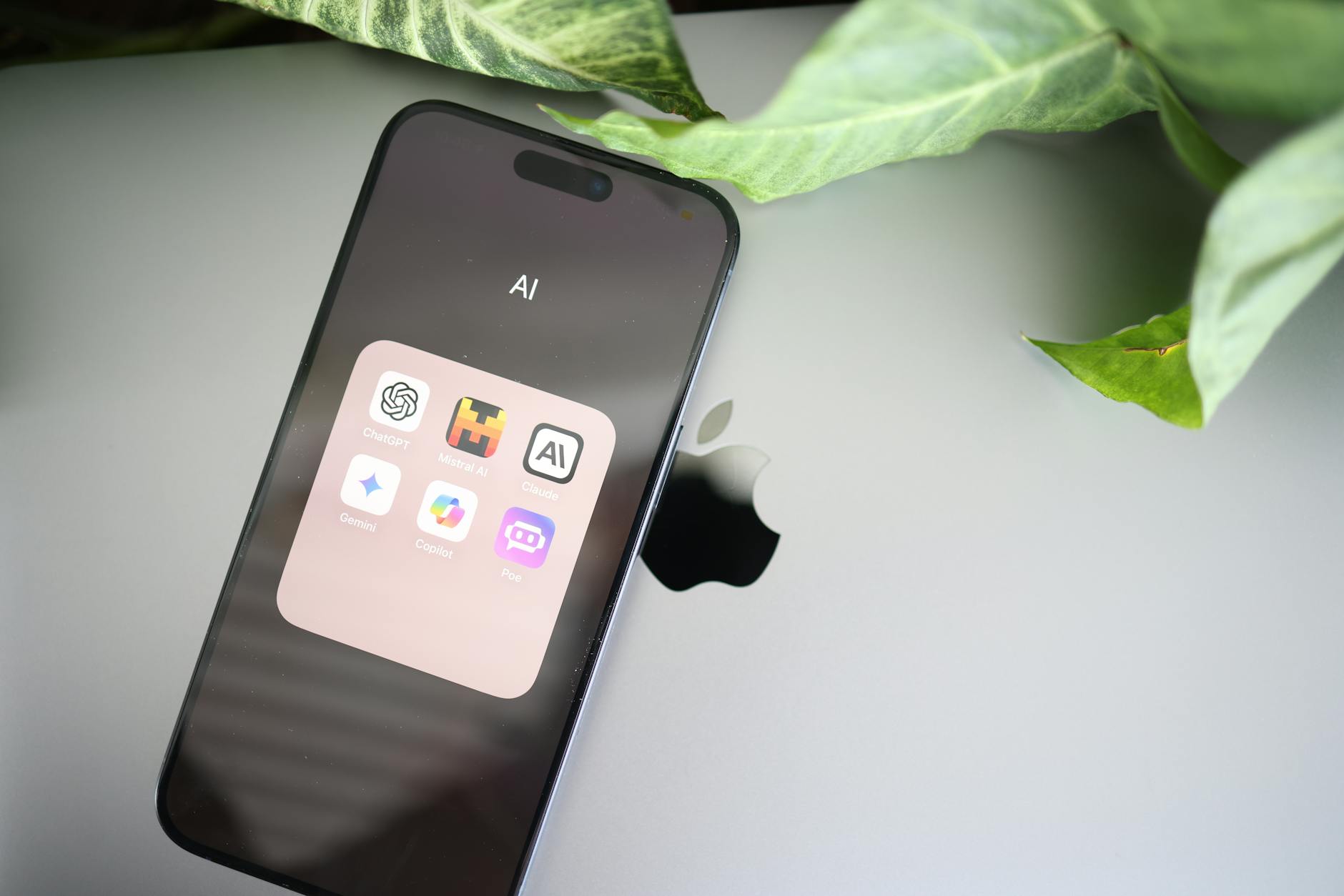 企业级AI工具选型基准：Cursor与影刀的功能对比矩阵表