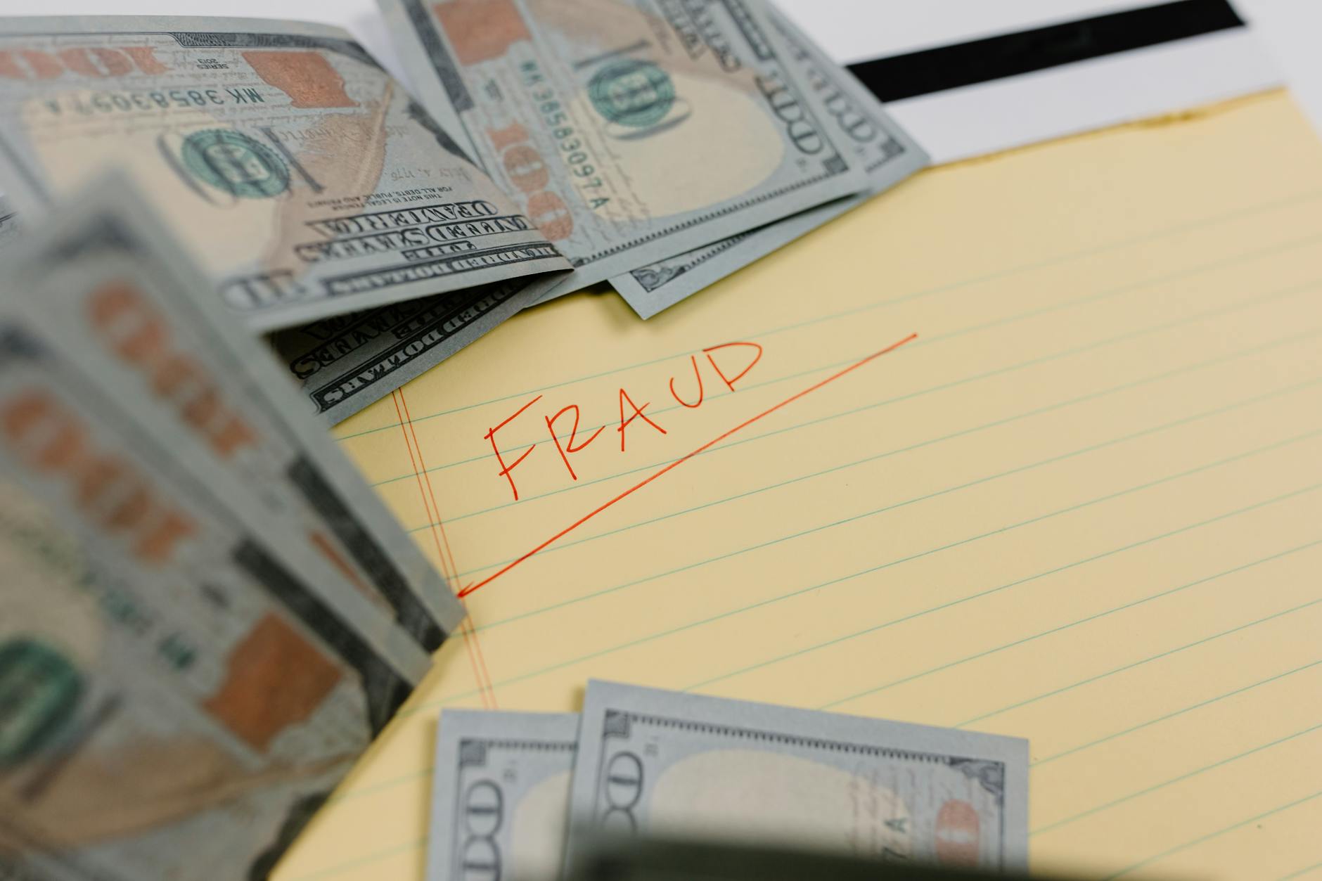 金融机构反洗钱AI：多维度交易监控规则引擎配置实战