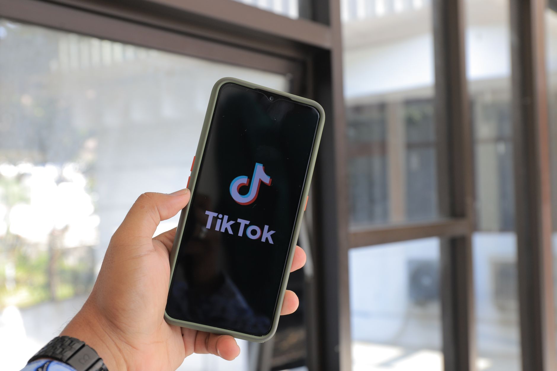 TikTok广告投放ROI测算工具：30万次曝光数据建模实战指南
